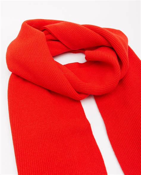 rode sjaal met gebreide rib