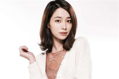 Korean Actress Lee Min Jung On How She Kept Marriage To