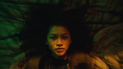 Euphoria Zendaya Warns Fans About Triggering Scenes As Cast