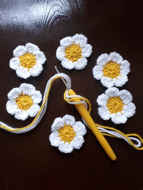 handmade crochet flowers set   daisies daisy appliques etsy