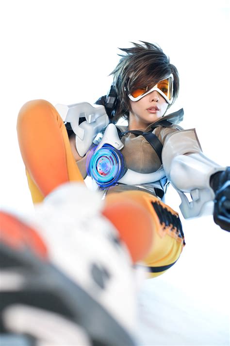 on point cosplay of overwatch s tracer the mary sue