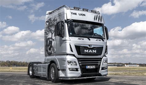 man tgx wins motor transport fleet truck   year microlise