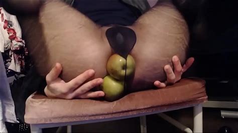 Milf Inserts Apples In Her Ass Hole And Gapes