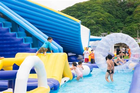 ホテル三日月 、勝浦中央海水浴場に全長210m超の「勝浦ウォーターアイランド」オープン