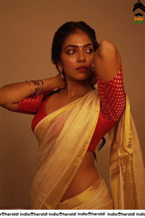 Malavika Mohanan Hot Saree Photos Exposing Her Hip And Hot