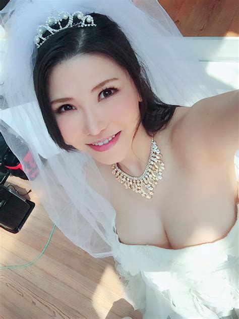 沖田杏梨 anri okita on twitter 結婚しました♡ 初めてちゃんとしたドレス着ましたヾ ´ ` ﾉ なんつって。笑 qqbkcokker