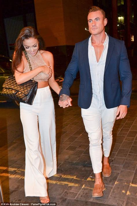 Love Island S Sophie Gradon Dines With On Again Beau Tom Powell In