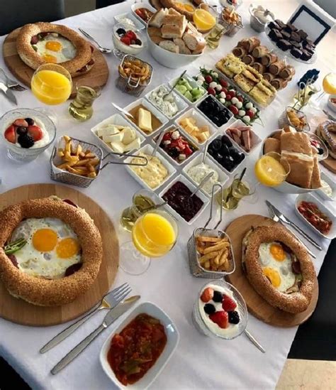 simit met sucuk en eieren simit  sucuk  eggs traditional turkish breakfast