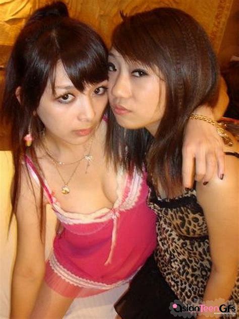 Sexy Teen Lesbians From South Korea