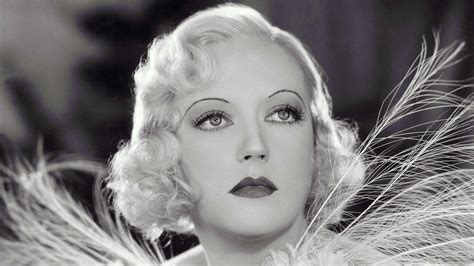 20 Utterly Glamorous Archive Photos Of Hollywood Legend Marion Davies