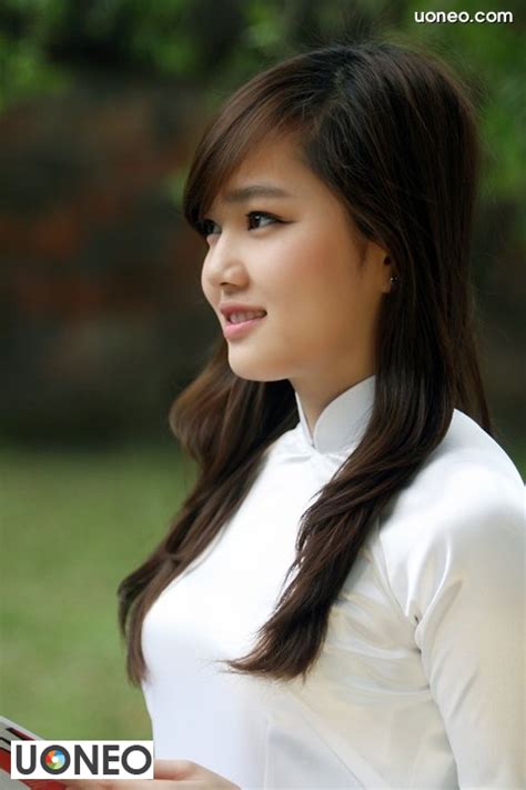 cute vietnamese girl dressed traditional ao dai pictures