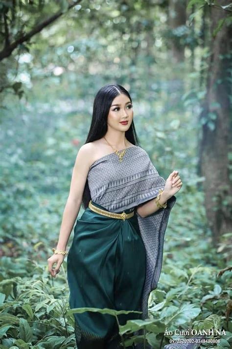 🇰🇭 khmer krom women in cambodia ancient costume 🇰🇭 cambodia traditional