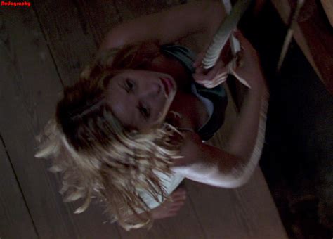 naked sarah michelle gellar in i know what you did last summer