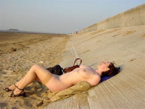 Brunette Girl In Beach April 2003 Voyeur Web Hall Of Fame