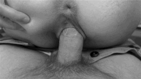 Lesbian delivers shaking orgasm