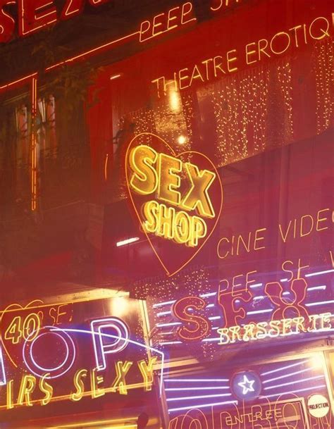 vendeurs de sex shops ils nous racontent ce qui se passe derrière le