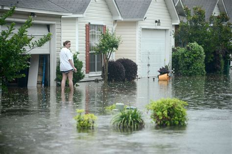 powerful floods tear  florida  image  abc news
