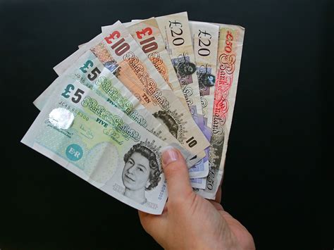 uks hoarding habits leave   banknotes  circulation   briton  independent