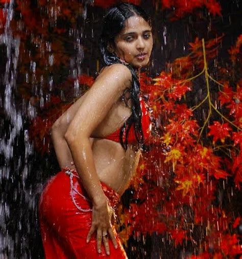 anushka shetty hot in backless blouse photos and navel show hd stills welcomenri
