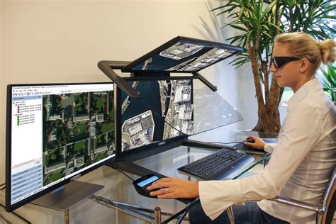 leading photogrammetry software certified    pluraview stereoscopic monitor geo week