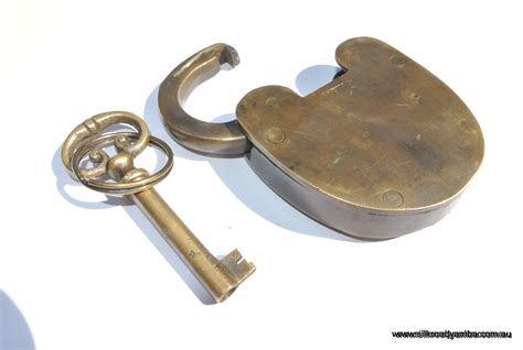 padlock vintage stye antique  aged solid heavy brass aged key lock works  size silk road