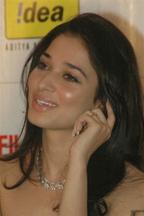 tamanna looking very beautiful hq unwatermarked images