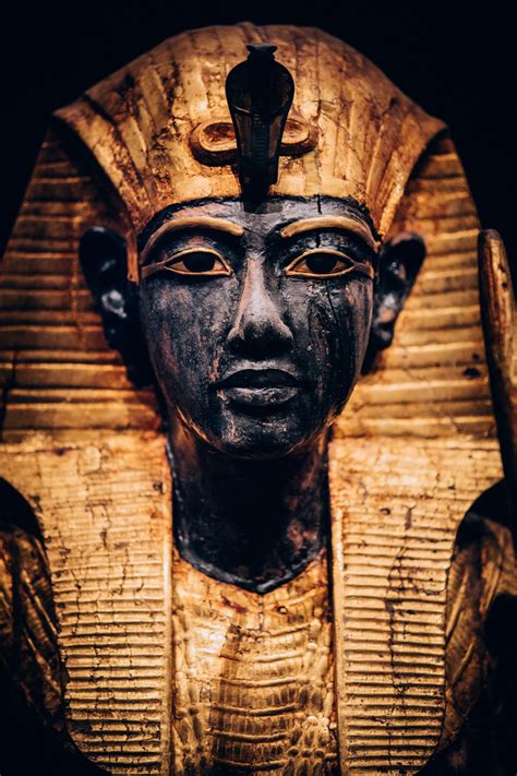 tutankhamuns dazzling treasures coming  london  november londonist