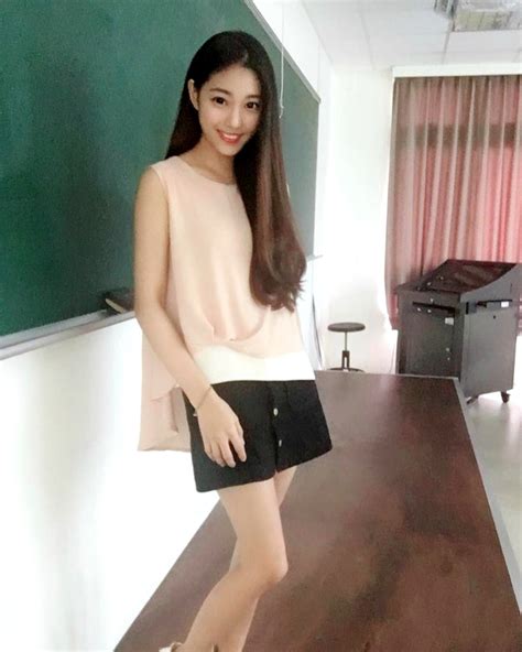 university lecturer goes viral as ‘taiwan s hottest teacher