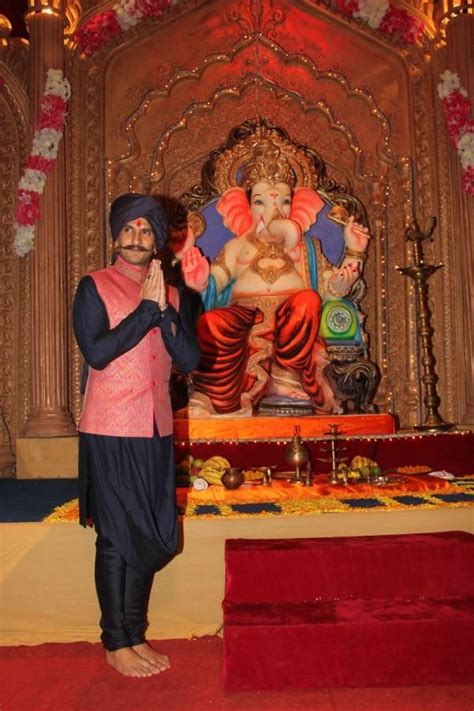 Ranveer Singh Promotes Bajirao Mastani New Song On Sets Of