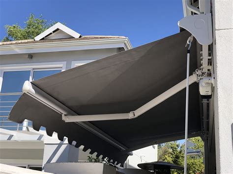 disadvantages  retractable awning