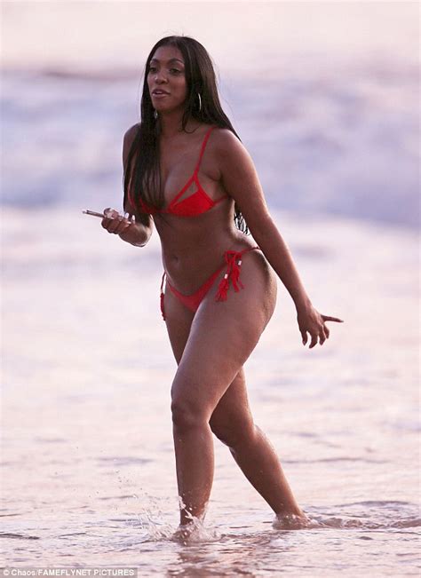 porsha williams shows off her curves while on holiday in hawaii daily mail online