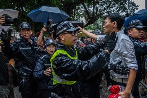 Police Violence Puts Hong Kong Government On Defensive The New York Times