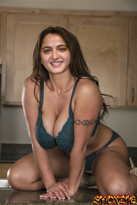 Anushka Shetty Busty Nude Cleavage In Bra Xxx Photo