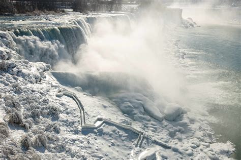 Les Chutes Du Niagara Partiellement Gelées Un Spectacle Qui N’est Pas