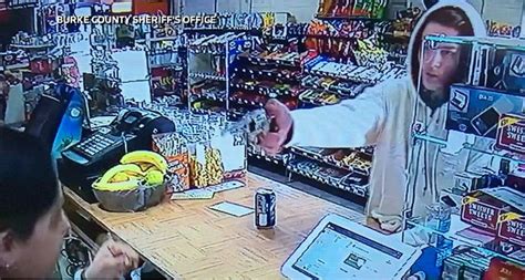Video Lady Cashier Fights Off Teenage Armed Robber Bso