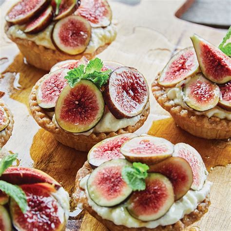 How To Make Mascarpone And Fig Tarts With Hot Honey Green Peanut Oil