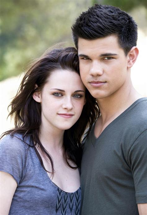 Taylor Lautner Kristen Stewart Are Jacob And Bella