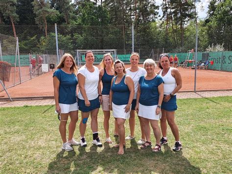 damen   feierte ihren sieg und saisonabschluss usinger tennis club