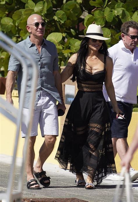 Lauren Sanchez And Jeff Bezos Enjoy Christmas Holiday In