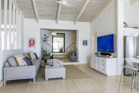 Selena Gomez Rents 26k A Week Airbnb Rental In Malibu For Her And Her