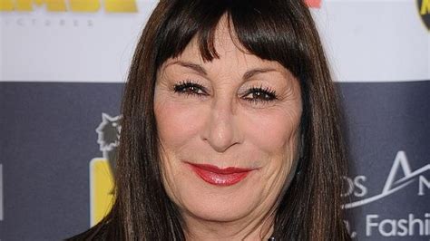 Anjelica Huston ‘ryan O’neal Smashed His Skull Into My Forehead At A