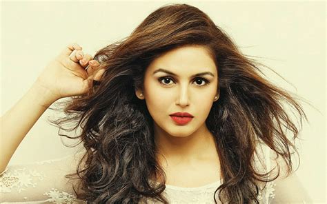 Huma Qureshi Sexy Beautiful Images And Wallpapers In Bikini