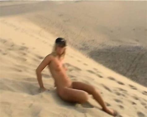 Yvonne Naked On The Public Beach Eporner