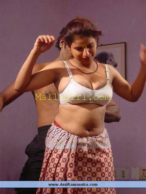 tamil aunties hot sarees boobs showcase photos