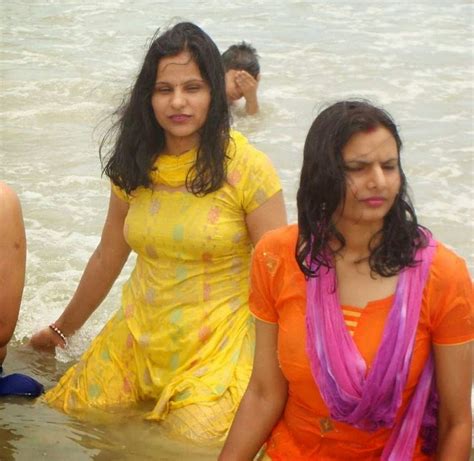 Desi Girls Bathing In River Hd Photos Latest Fashion