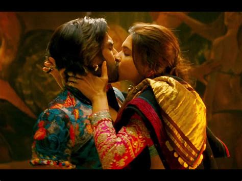 Deepika On Ranveer Kissing Scenes In Befikre Deepika Padukone Said