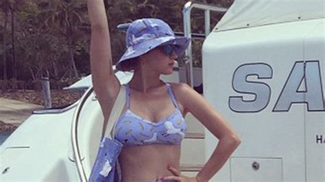 Katy Perry Flaunts Bikini Bod In Australia Check Out Her Weird Suit