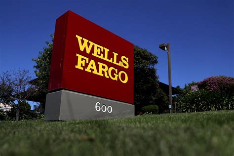 wells fargo customers faced foreclosures   computer glitch