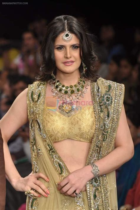 Zarine Khan Walks The Ramp For Ys 18 Show At Iijw Day 3 On 21st Aug