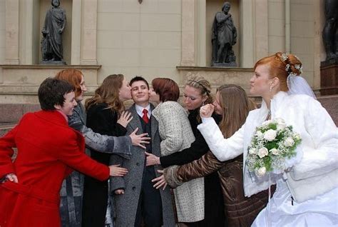 個性的な合成写真も、ぶっ飛んでいるロシアの結婚式の風景 gigazine